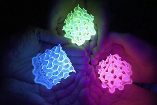 科学家打造出现存最亮的荧光材料